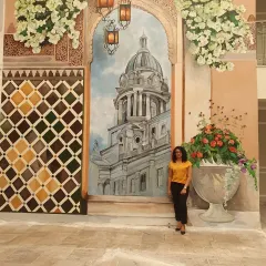 Here I am in front of the completed Spanish mural, which helps to show the impressive scale of the piece.
