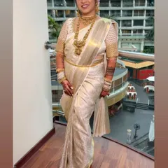 The classic combination of ivory and gold makes for a breathtaking bridal look. I pre-pleated this Nalli Kanjeevaram to ensure a perfect drape for this bride's Phera ceremony.