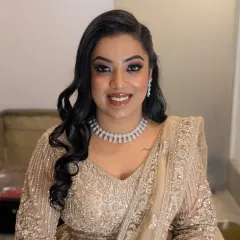 Ready for the Sangeet night. This look is all about modern glamour that’s made to last on the dance floor. I created a sophisticated smokey eye paired with a dewy, flawless base and styled her hair in classic Hollywood waves for a touch of elegance.