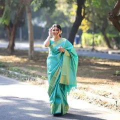 My bride Esha looked like a vision of grace for her pooja ritual. Her turquoise saree was complemented by soft, natural makeup and a simple, elegant hairstyle.