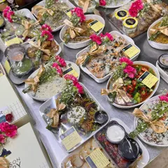 Imagine sending a complete, beautifully decorated meal to someone you love. My pre-plated meal gifting service does just that, offering a selection of Indian, Asian, and Continental dishes delivered with flowers and heating instructions for a perfect celebration at home.