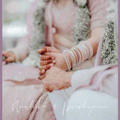 A promise sealed in a touch. This beautiful detail shot of Anshika and Pradhyumn holding hands during their ceremony speaks volumes about their bond and the beginning of their new journey.