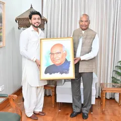 It was a moment of immense honor to meet the former President of India, Shri Ram Nath Kovind ji, and present him with this handcrafted portrait. His appreciation for my art is a blessing I will always cherish.
