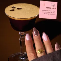 Inspired by an espresso martini, this set features a mix of milky pink and espresso brown nails with sugar-like polka dots. Perfect for the fall season.