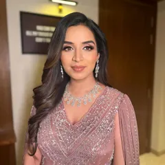 Going glam for Nikita’s baby shower. I created a sophisticated look with a soft brown smokey eye and glowing skin to celebrate this special milestone.