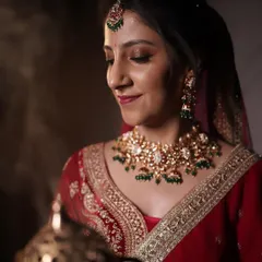 A close-up of a classic brown smokey eye with golden shimmer for a North Indian reception. This look adds depth and glamour, making the eyes the centerpiece, perfect for an evening of celebration.