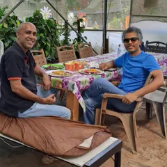 Another shot from a friendly catch-up over lunch at our garden center. We love it when friends, old and new, choose our green space to relax and spend quality time together.