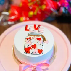 A sweet and simple Valentine's Day bento cake. This "jar of love" design is hand-painted and perfect for sharing with someone special.