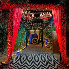 I make sure your guests are impressed from the moment they arrive. This grand entrance tunnel was created with a red floral arch, chandeliers, and fairy lights for a truly magical welcome.