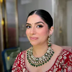 A stunning bride in a classic red lehenga. For this look, I focused on soft, defined eyes, glowing skin, and a neutral lip to balance the richness of her outfit and jewelry.