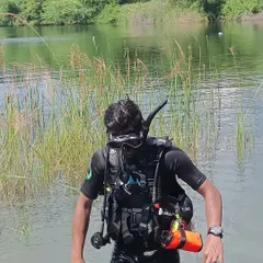 Here I am fully equipped with my scuba gear, including my dive computer and torch, ready for a training session. Practicing in different environments like this quarry makes us better and more adaptable divers.