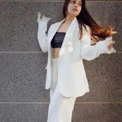 Another shot of this gorgeous client rocking her white suit. Here, she styled the blazer open with a bandeau top for a more modern and edgy vibe.