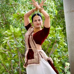 Beyond the high-energy beats, I also specialize in graceful and expressive choreography. This pose captures the elegance I can bring to a bride's solo performance or a romantic couple's dance.