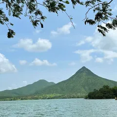 A picture-perfect view of a lake nestled among green mountains. This is the kind of landscape that recharges your soul.