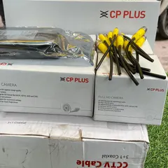 We only use quality components. Here you can see the CP Plus Full HD camera boxes and the BNC connectors required for a stable video connection.
