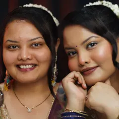 This festive glam look is something you can learn in my offline self-grooming class. See how a simple smile transforms into a confident, camera-ready look with the right techniques.