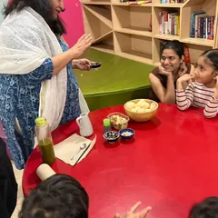 After the story, it was time for the real thing! I explained all the different ingredients that go into making delicious gol gappas.