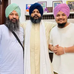 Blessed moments with Bhai Saroop Singh Ji and Bhai Shubhdeep Singh Ji, Hazuri Ragis of Sri Harimandar Sahib. Their divine presence and Gurbani recitation are pure and peaceful.