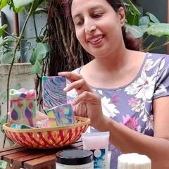 Here is a list of my upcoming professional soap and skincare workshops. I offer everything from a full-day cold process course to shorter sessions on scrubs, lotions, and shampoo bars.