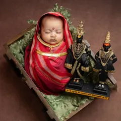 A divine Warkari theme, with the baby peacefully sleeping beside idols of Lord Vitthal and Rukmini. This setup is perfect for families who want to celebrate their faith and cultural traditions.