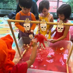 Getting into the spooky spirit with our Halloween-themed sensory bin. The kids loved this gooey, bubbly, and slightly eerie setup, fishing for eyeballs and bones. It’s a perfect example of how we make learning about textures fun.