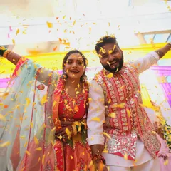 Nothing beats the energy of a Phoolon ki Holi. We organized this vibrant haldi carnival, showering the happy couple in flower petals. It’s pure, unadulterated joy and makes for the best pictures.