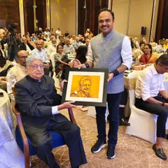 It was a true honor to perform a live sand art tribute for Mr. Azim Premji's 80th birthday and present this finished sand portrait to him personally. Creating custom visual stories for inspirational leaders is a deeply rewarding part of my work.