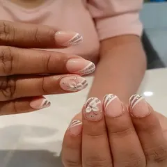 A delicate and pretty design with silver glitter stripes and a small 3D flower on a nude base.