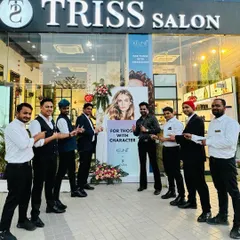 Here we are, the Triss team, proudly standing together at the Keune launch event. I believe a strong, united team is the secret behind every happy client and every flawless transformation.