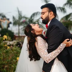 This is the kind of moment I live for. The unrestrained laughter between a couple, completely natural and full of joy. This is what your relationship feels like, and it's what I aim to capture.