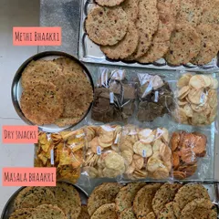 Travel essentials from my kitchen. This pack of Methi Bhaakri, Masala Bhaakri, and other assorted dry snacks is perfect for keeping hunger at bay during your travels.