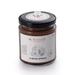 This is our pure Almond Spread, crafted with a high percentage of nuts and no added vegetable oil. Its clean flavour and smooth texture make it a versatile ingredient for professional pastry chefs.