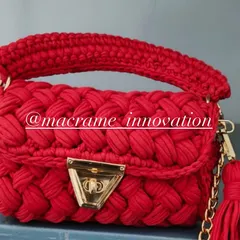 Meet the crochet puff bag. I make these using chunky T-shirt yarn for a bold, statement look. The gold-tone chain and hardware add a touch of elegance, making it a perfect companion for any outfit.