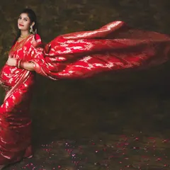 Celebrate your heritage with a traditional saree maternity shoot. The vibrant colors and the dynamic flow of the fabric make for absolutely stunning and timeless photographs.