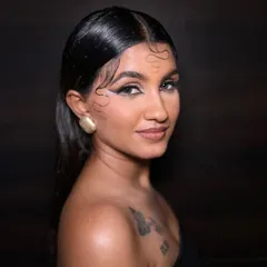 A modern editorial look featuring a sharp graphic eyeliner and a wet-hair style. This demonstrates my skill in creating clean, high-fashion makeup that stands out in photos, ideal for portfolio building or brand campaigns.
