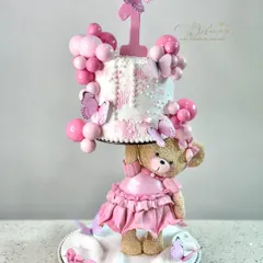 Meet one of my signature "Gullu" teddy bears! Learning to model characters and build a gravity-defying structure around them is a key part of my advanced workshop.