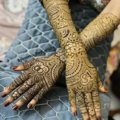 A full bridal mehendi for the lovely Asfiya. I love creating these dense, intricate patterns that cover the hands and arms, making sure every detail is perfect for the big day.