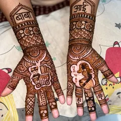 Celebrating the parents-to-be with custom portraits. One palm shows a pregnant mother with 'Mom to Be', while the other shows the father with a baby in a stroller, and 'आई' and 'बाबा' on the arms.