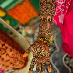 Another angle of the traditional Hindu bride design, showing the intricate details on the fingers and palm.