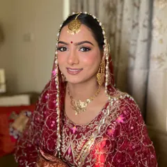 A portrait of my beautiful Anand Karaj bride. Her makeup is minimal and radiant, with a focus on her glowing skin and happy smile.