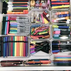 Clear trays are also perfect for organizing art supplies. In this drawer, I've used them to separate markers, crayons, and colored pencils, creating a colorful and functional system for a child's study area.