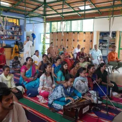 Our students and the Sai Rudram team gathered for the Rudraabhishekham. The morning was filled with devotion, followed by the distribution of certificates for our Props Mastery course and uplifting bhajans.