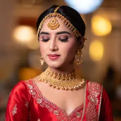 The final look from my bridal masterclass. We focused on soft, blended eyeshadow and a classic red lip.