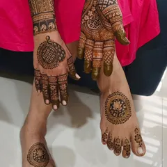 Another angle of the matching hand and foot mehendi, showing the beautiful stain of the natural henna.