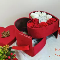 A Valentine's proposal like this is a dream! This trending heart-shaped two-tier box opens up to reveal a space for a ring and other lovely gifts.