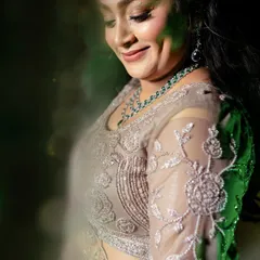 A closer look at this gorgeous Sangeet glam. The focus is on creating a luminous glow from within, with soft, blended eyeshadow and a skin-first approach that looks and feels amazing.