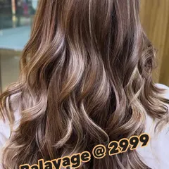 A perfect example of a sun-kissed balayage on Indian hair. I created these natural-looking highlights to add dimension and style, finishing with soft waves to show off the color.