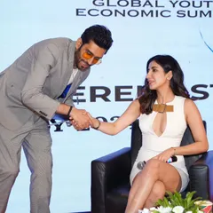 A moment of connection with actor and entrepreneur Parul Gulati at the Global Youth Economic Summit. My goal is always to build a great rapport with my guests before and during the show.