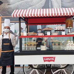 A custom-branded food cart created for an event with Levi's. This showcases our ability to create unique, themed catering solutions, including fun and casual food stations that enhance the event atmosphere.