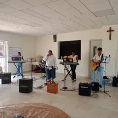A full view of one of our student bands during a soundcheck. We teach our students professional rehearsal techniques, including how to set up their gear and prepare for a live show.